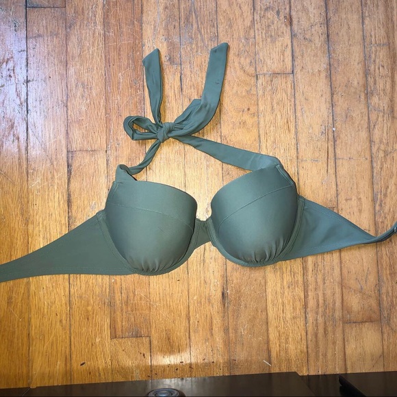 Bikini - Picture 1 of 2